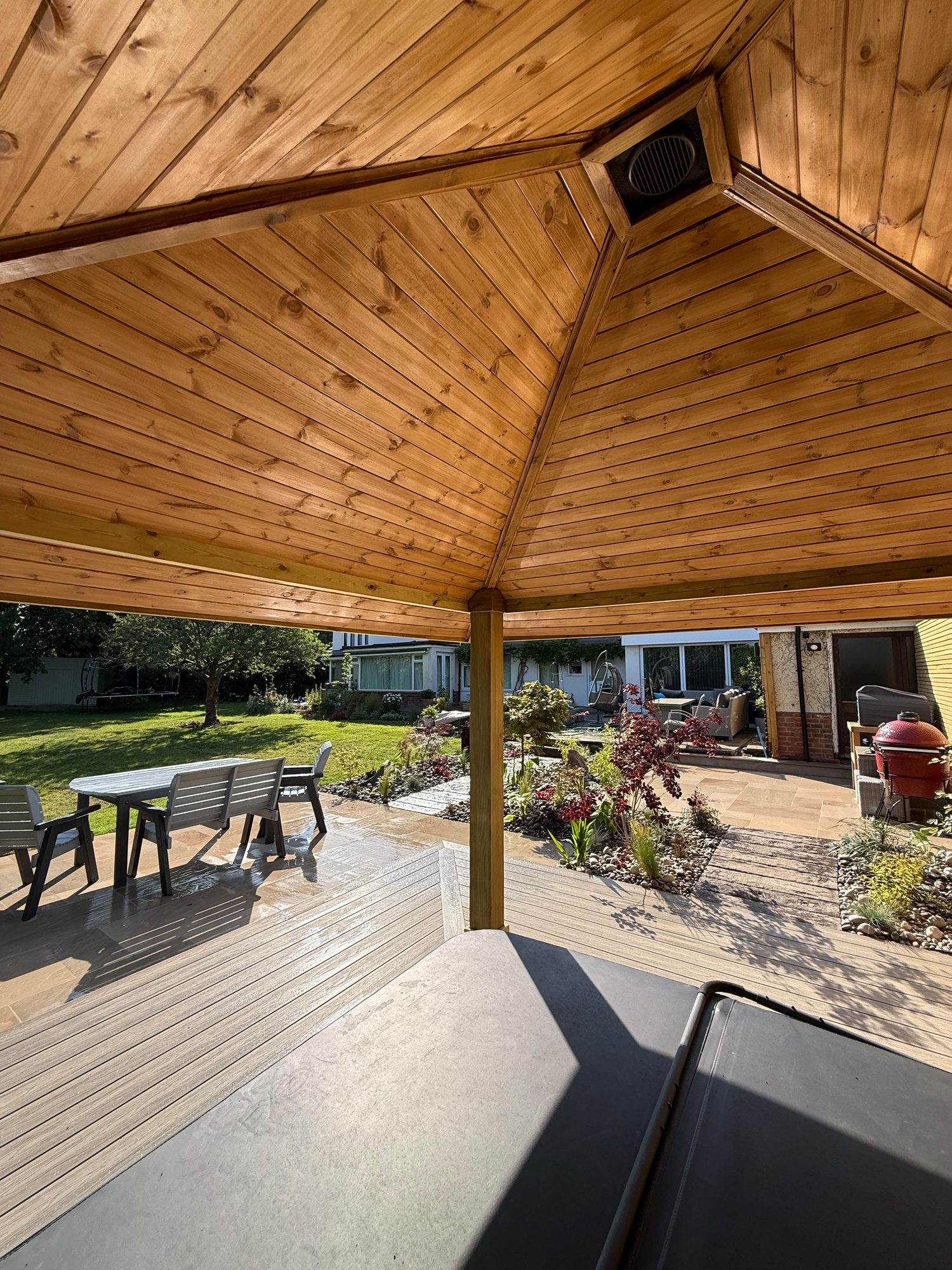 Outdoor kitchen under a pergola